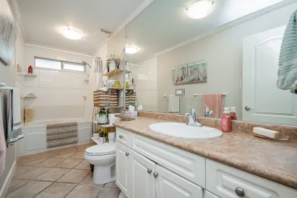 Hallway Photo of 16143 9 Avenue, Surrey, BC