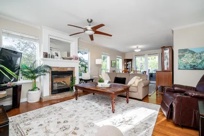 Kitchen Island Photo of 16143 9 Avenue, Surrey, BC