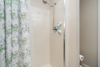 Laundry Room Photo of 16143 9 Avenue, Surrey, BC