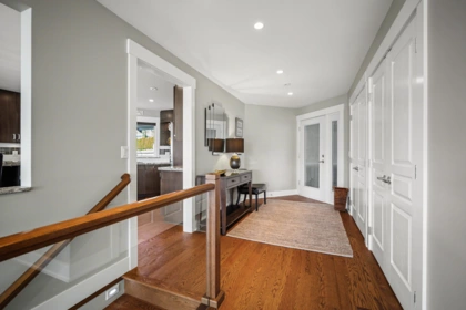 Entry Foyer Photo of 13387 13a Avenue, Surrey, BC
