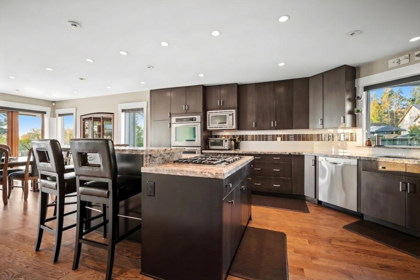 Kitchen Island Photo of 13387 13a Avenue, Surrey, BC
