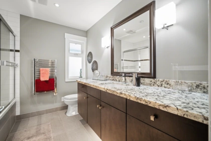 Laundry Room Photo of 13387 13a Avenue, Surrey, BC
