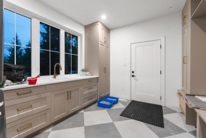 Entry Foyer Photo of 9756 Dewdney Trunk Road, Mission, BC