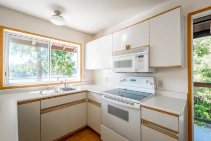 Guest Bathroom Photo of 4981 Panorama Drive, Garden Bay, BC
