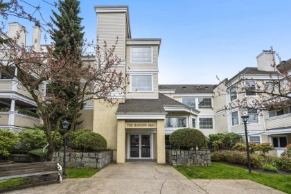 Hot Tub / Spa Photo of 407 6820 Rumble Street, Burnaby, BC