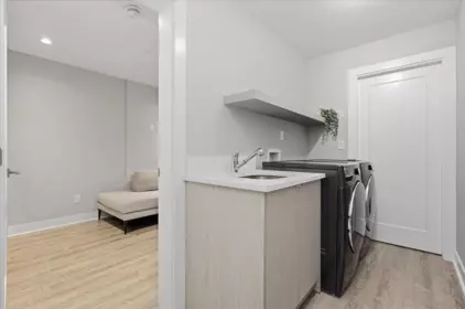 Entry Foyer Photo of 210 W 5th Street, North Vancouver, BC