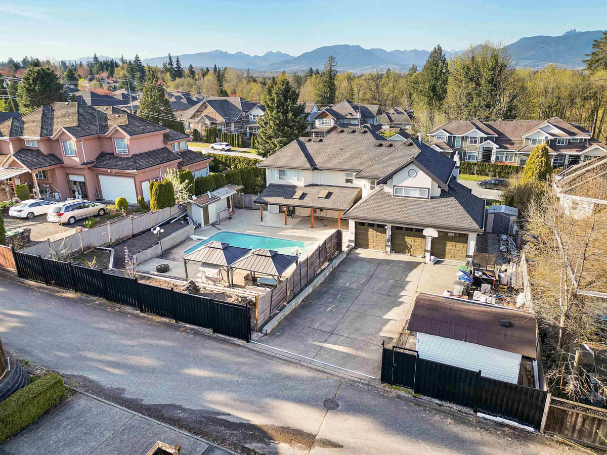 Family Room Photo of 17148 104 Avenue, Surrey, BC