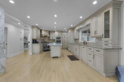 Basement Recreation Room Photo of 17148 104 Avenue, Surrey, BC