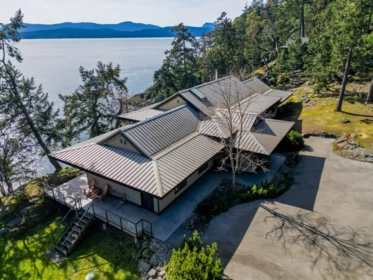 Family Room Photo of 1369 Mackinnon Road, Pender Island, BC
