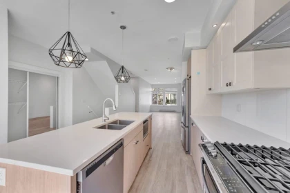 Kitchen Island Photo of 12 24108 104 Avenue, Maple Ridge, BC