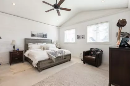 Basement Recreation Room Photo of 17383 3a Avenue, Surrey, BC