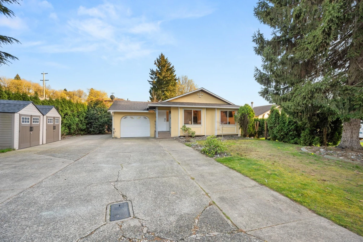 Living Room Photo of 35186 Skeena Avenue, Abbotsford, BC