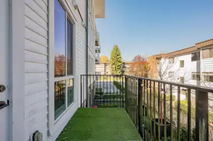 Hallway Photo of 214 10168 149 Street, Surrey, BC