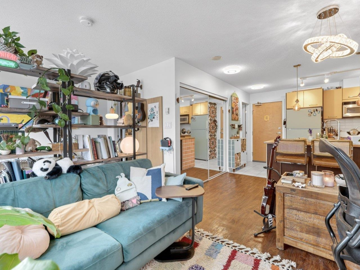 Family Room Photo of 1003 1199 Seymour Street, Vancouver, BC