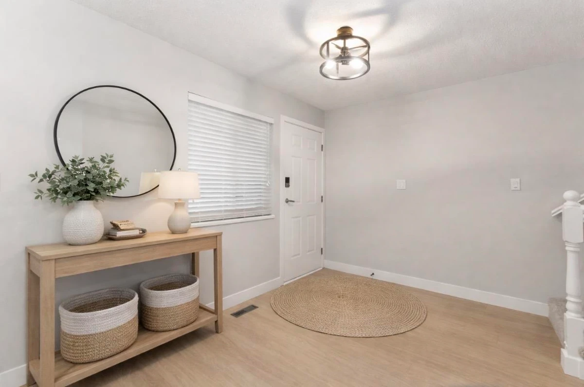Dining Area Photo of 10 27272 32 Avenue, Langley, BC