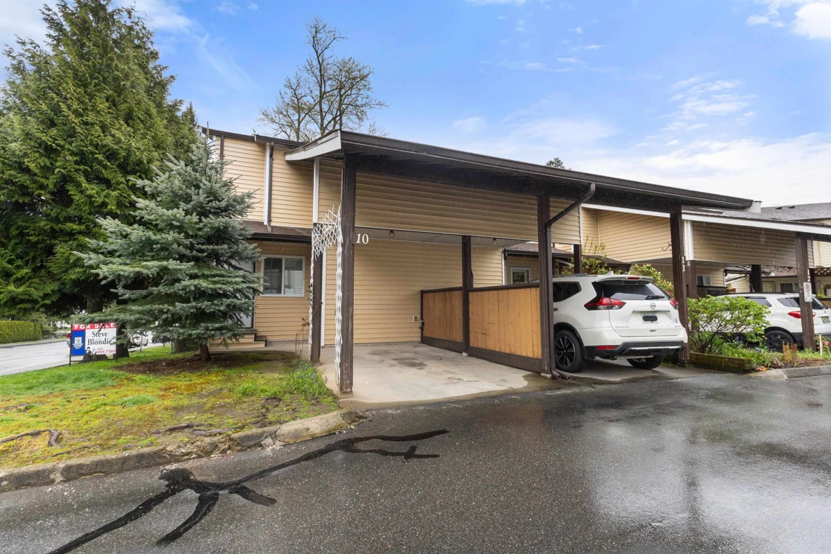 Family Room Photo of 10 27272 32 Avenue, Langley, BC