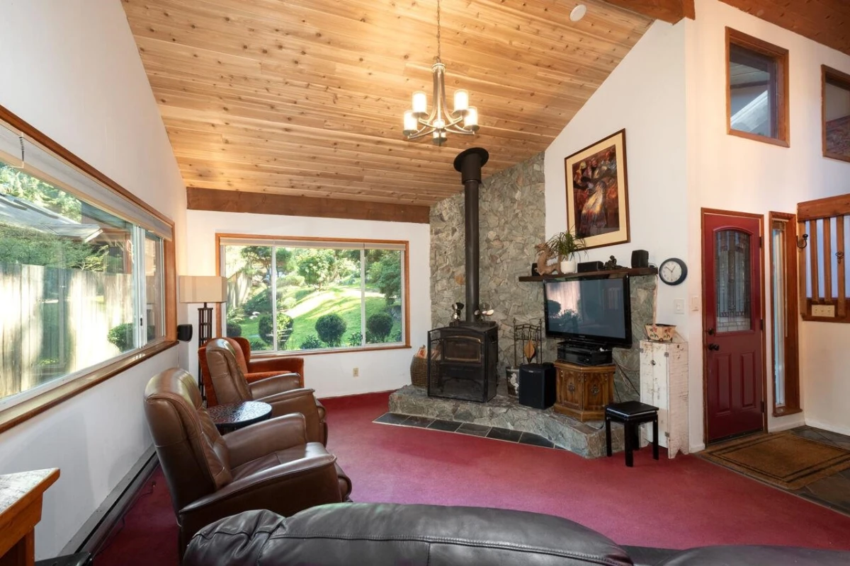 Living Room Photo of 574 Cowan Road, Bowen Island, BC
