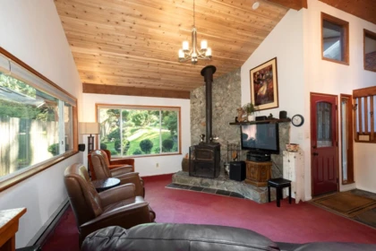 574 Cowan Road, Bowen Island, BC, Bowen Island — Single Family Residence for sale