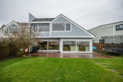 Front Yard Photo of 1584 Beach Grove Road, Delta, BC