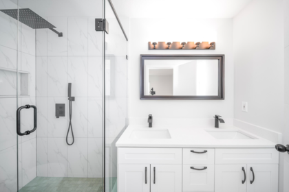 Guest Bathroom Photo of 12344 234 Street, Maple Ridge, BC