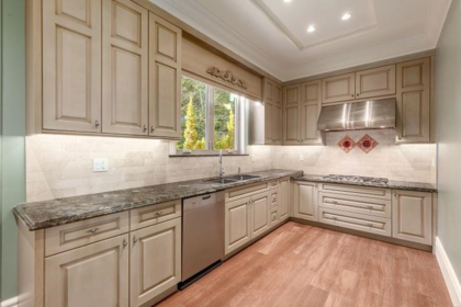 Breakfast Nook Photo of 1167 Eyremount Drive, West Vancouver, BC