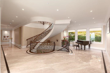Powder Room Photo of 1167 Eyremount Drive, West Vancouver, BC