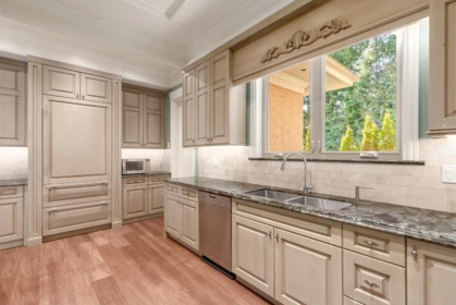 Primary Bedroom Photo of 1167 Eyremount Drive, West Vancouver, BC