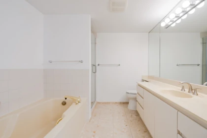 Hot Tub / Spa Photo of 302 2189 W 42nd Avenue, Vancouver, BC