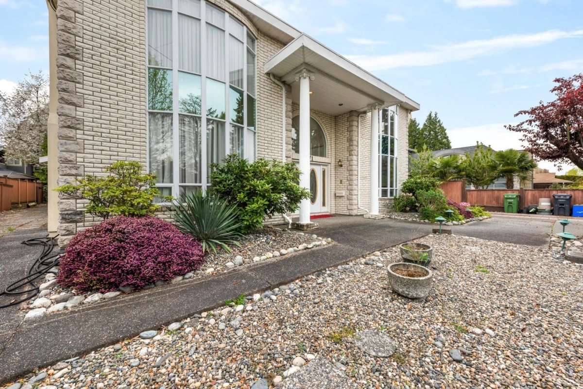 Living Room Photo of 7471 Ledway Road, Richmond, BC