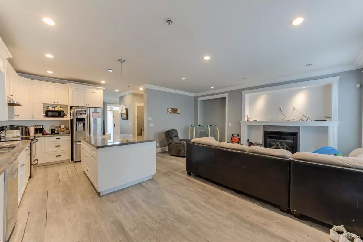 Dining Area Photo of 6686 195 Street, Surrey, BC