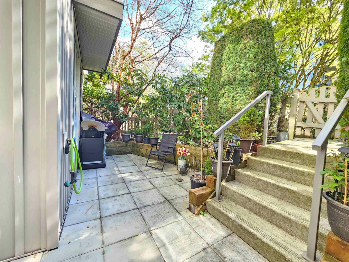 Dining Area Photo of 37 7088 17th Avenue, Burnaby, BC