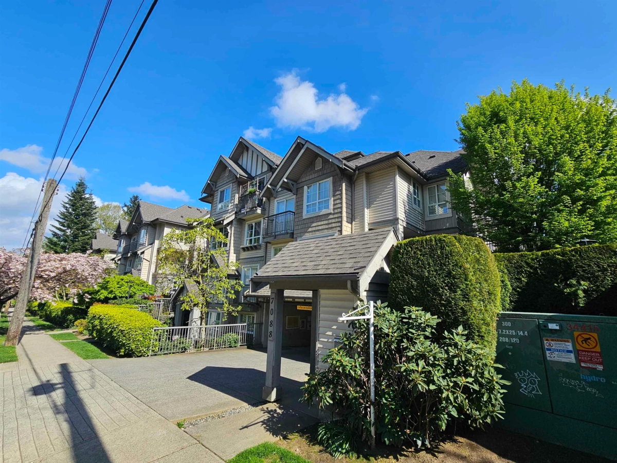 Living Room Photo of 37 7088 17th Avenue, Burnaby, BC
