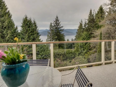Primary Bedroom Photo of 110 Oceanview Place, Lions Bay, BC
