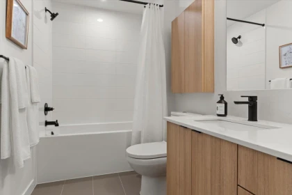 Primary Bathroom Photo of 207 2277 Hawthorne Avenue, Port Coquitlam, BC