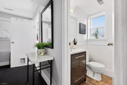 Powder Room Photo of 11702 64a Avenue, Delta, BC