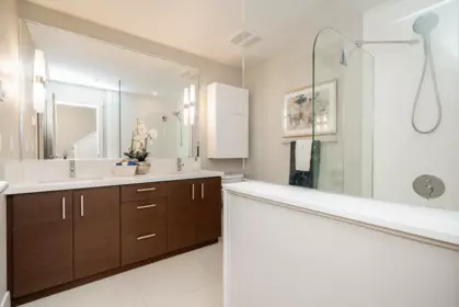 Hallway Photo of 5946 Oak Street, Vancouver, BC