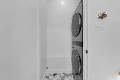 Mudroom Photo of 2 182 Ontario Place, Vancouver, BC