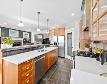 Kitchen Photo of 15556 Goggs Avenue, White Rock, BC