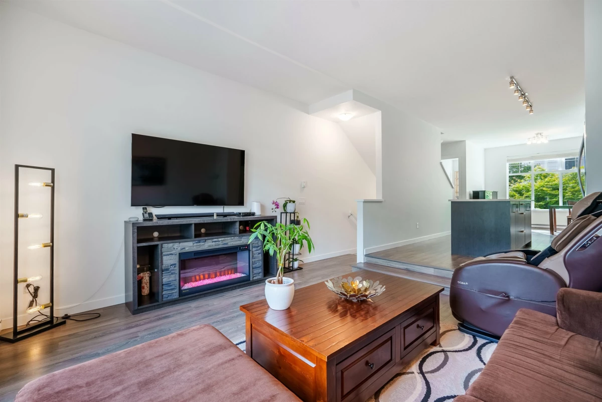 Family Room Photo of 30 15268 28 Avenue, Surrey, BC
