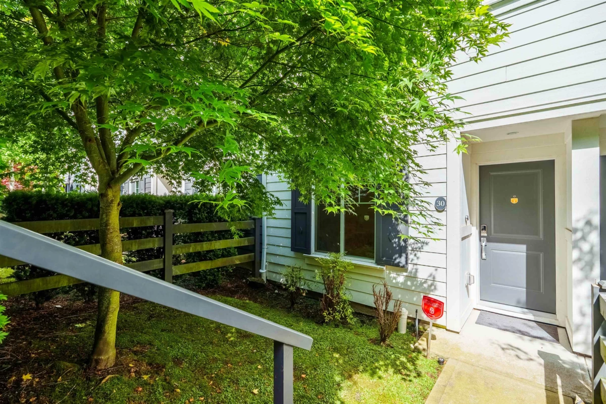 Living Room Photo of 30 15268 28 Avenue, Surrey, BC