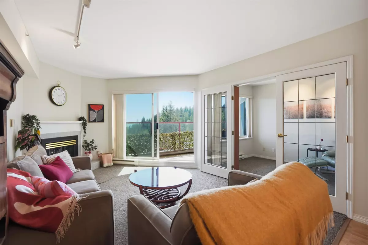 Living Room Photo of 302 5780 Trail Avenue, Sechelt, BC