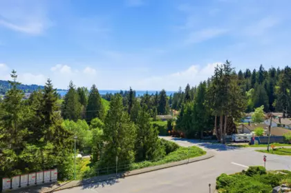 Garden / Landscaping Photo of 302 5780 Trail Avenue, Sechelt, BC