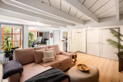 Entry Foyer Photo of 732 E Pender Street, Vancouver, BC