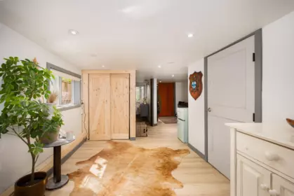 Hallway Photo of 732 E Pender Street, Vancouver, BC