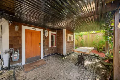 Hot Tub / Spa Photo of 732 E Pender Street, Vancouver, BC