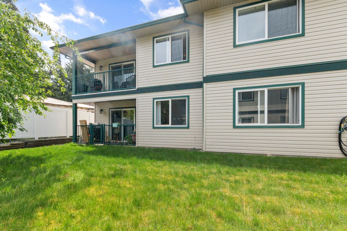 Living Room Photo of 6 455 Rupert Street, Hope, BC