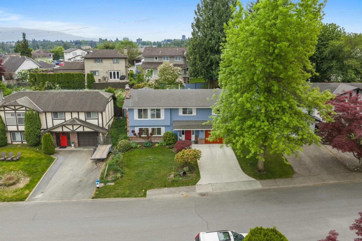 Living Room Photo of 33020 Caithness Place, Abbotsford, BC