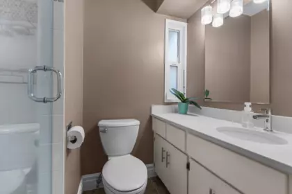 Hallway Photo of 33020 Caithness Place, Abbotsford, BC
