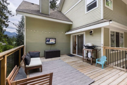 Garden / Landscaping Photo of 7463 Beechwood Street, Pemberton, BC