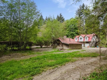 1575 Burton Road, Gibsons, BC, Gibsons — Single Family Residence for sale